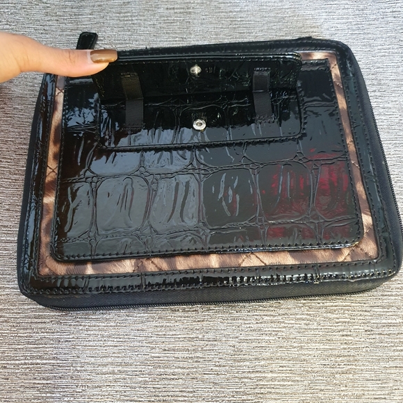 Set of Guess Tablet Case / Ipad Cover and Make-up Bag / Pencil Case - Picture 5 of 10